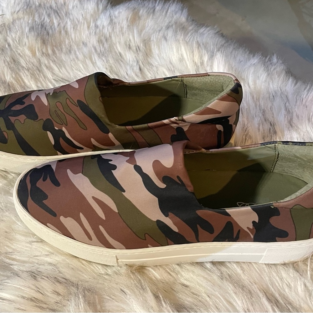 J slides camo sneakers